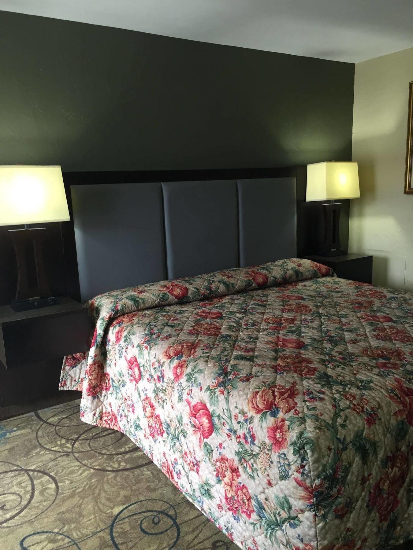 Track & Turf Motel Mount Laurel Kültér fotó